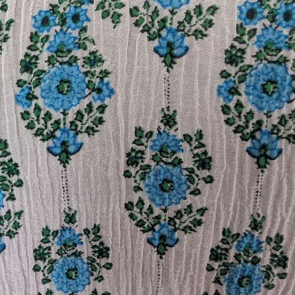 Club Monaco dainty leaf Paisley silk blend long sleeve v neck blouse siz… - Picture 11 of 11